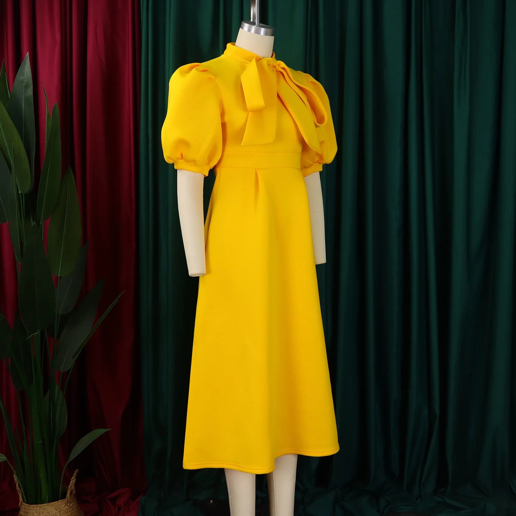 👑 QUEEN BOW — ROBE PLISSÉE À NŒUD SIGNATURE
