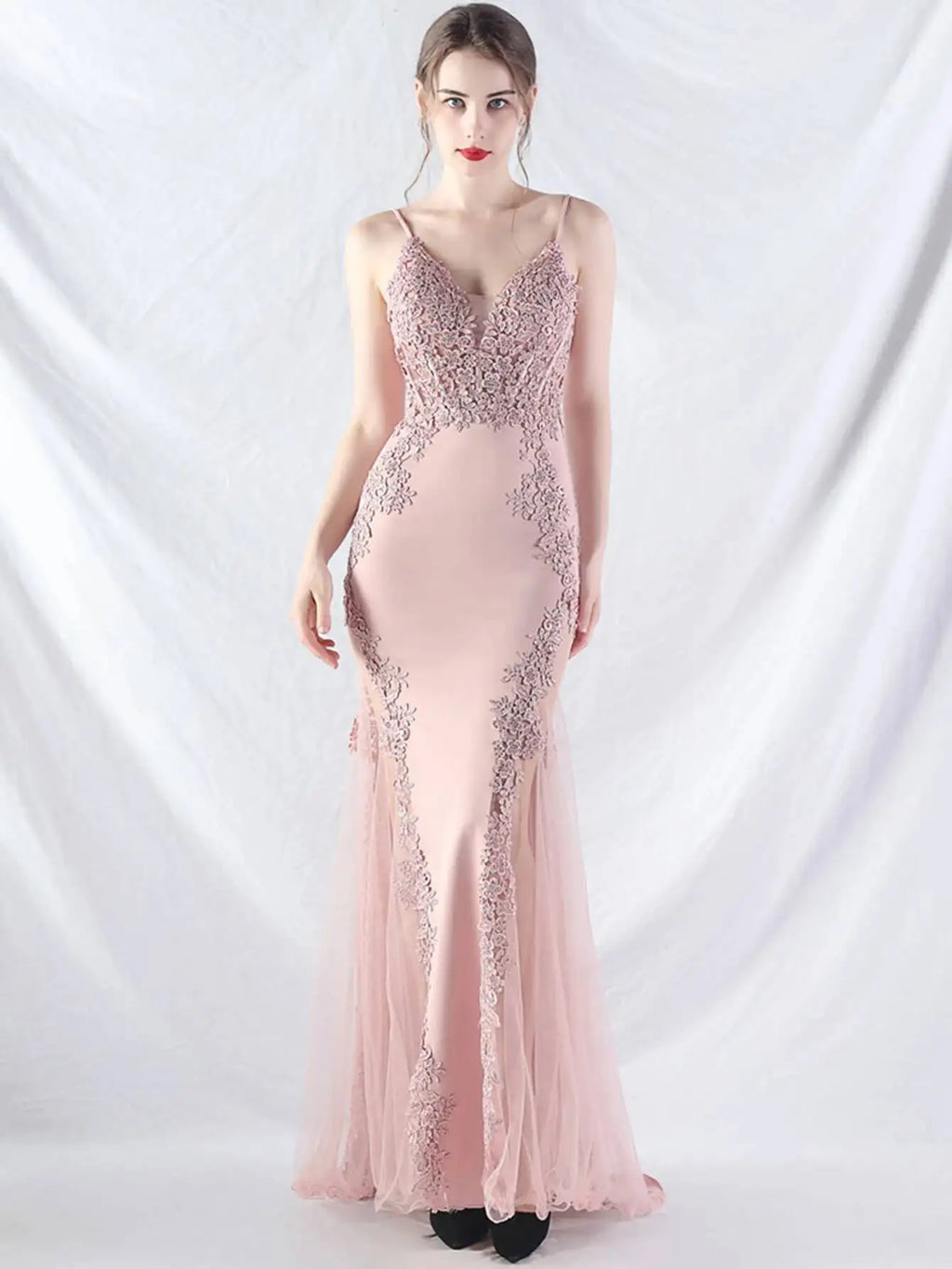 👑 QUEEN LACE MAXI DRESS — ROBE LONGUE DENTELLE TRANSPARENTE COL V BRETELLES SPAGHETTI SOIRÉE GALA