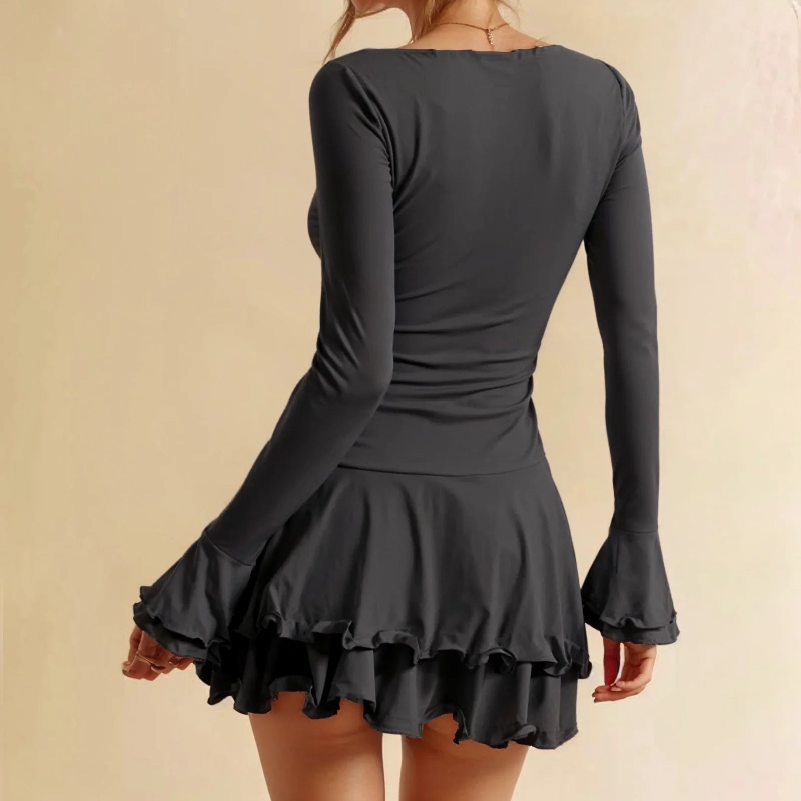 👑 Queen Volants Col V – Mini Robe Taille Haute