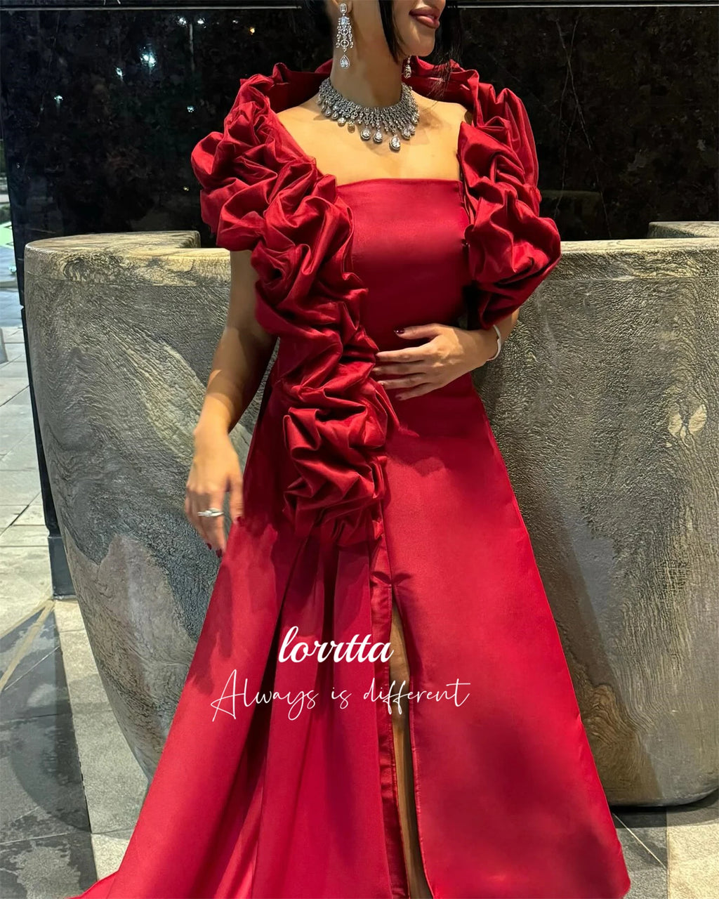 👑 QUEEN PRESTIGE — ROBE SATIN COL CARRÉ LONGUE