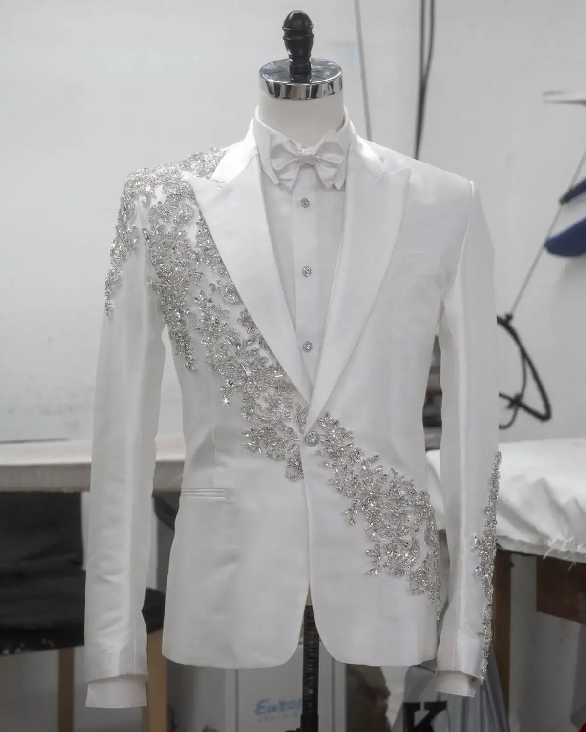 👑 KING CRYSTAL SUIT — COSTUME 2 PIÈCES COUTURE CRISTAUX & BRODERIES MARIAGE