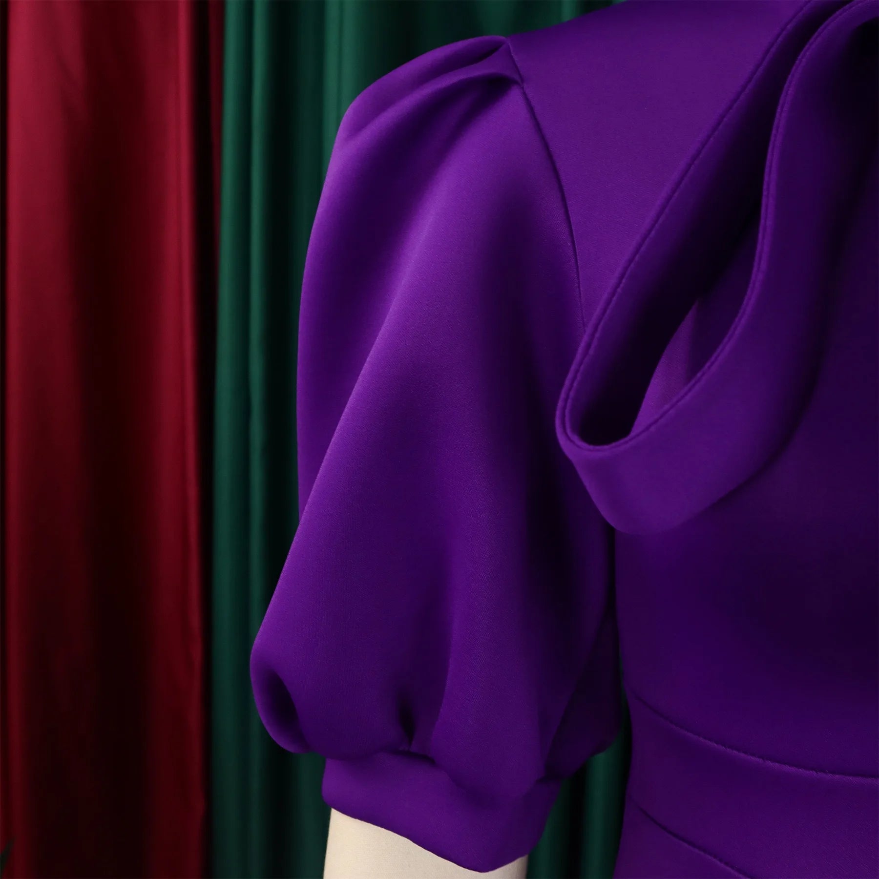 👑 QUEEN BOW — ROBE PLISSÉE À NŒUD SIGNATURE