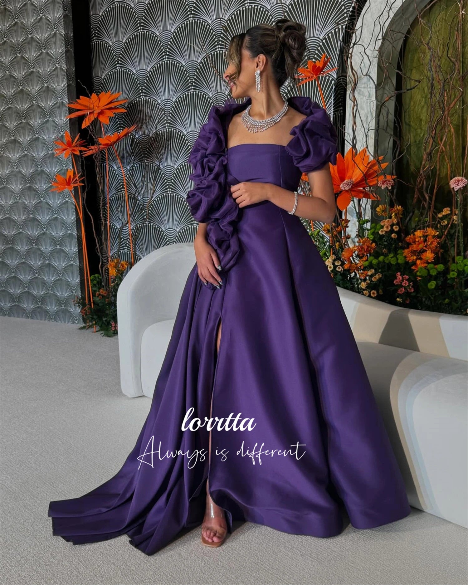 👑 QUEEN PRESTIGE — ROBE SATIN COL CARRÉ LONGUE