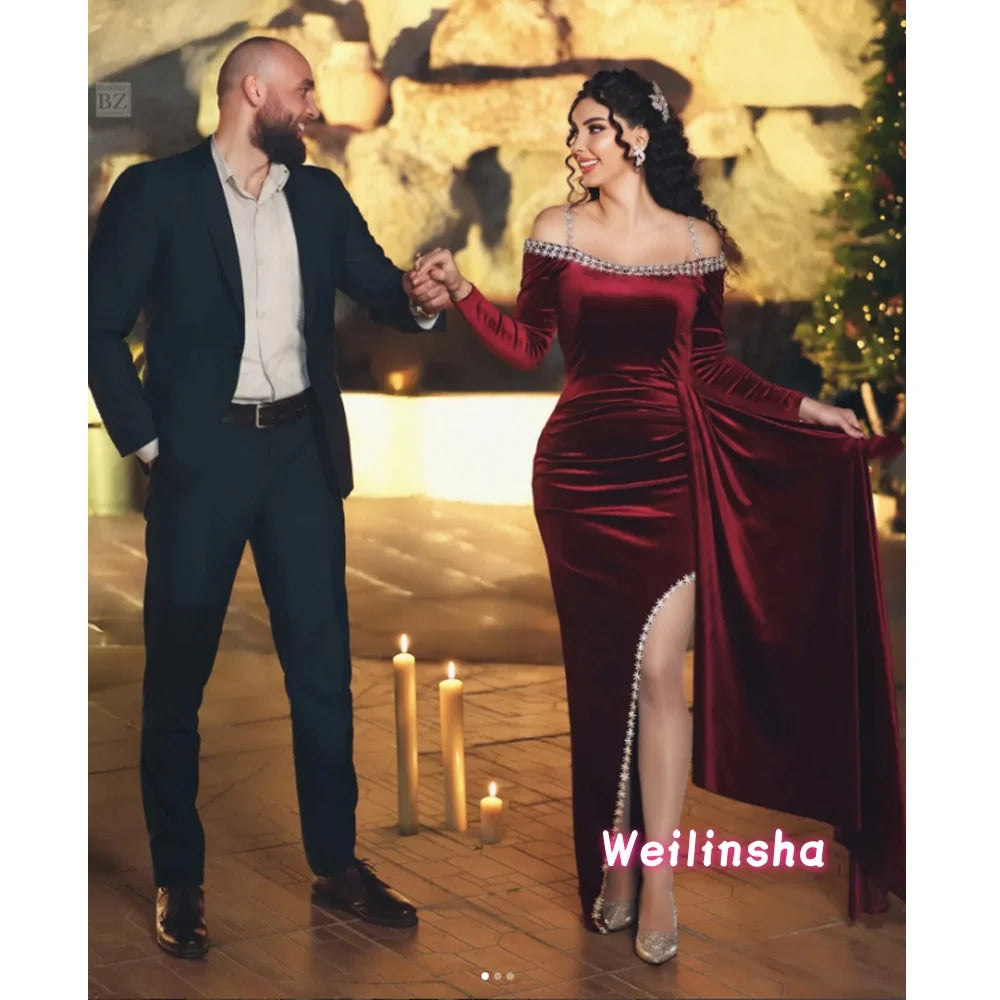 👑 QUEEN BORDEAUX ROYALE GOWN — ROBE LONGUE VELOURS ÉPAULE DÉNUDÉE FENTE LATÉRALE