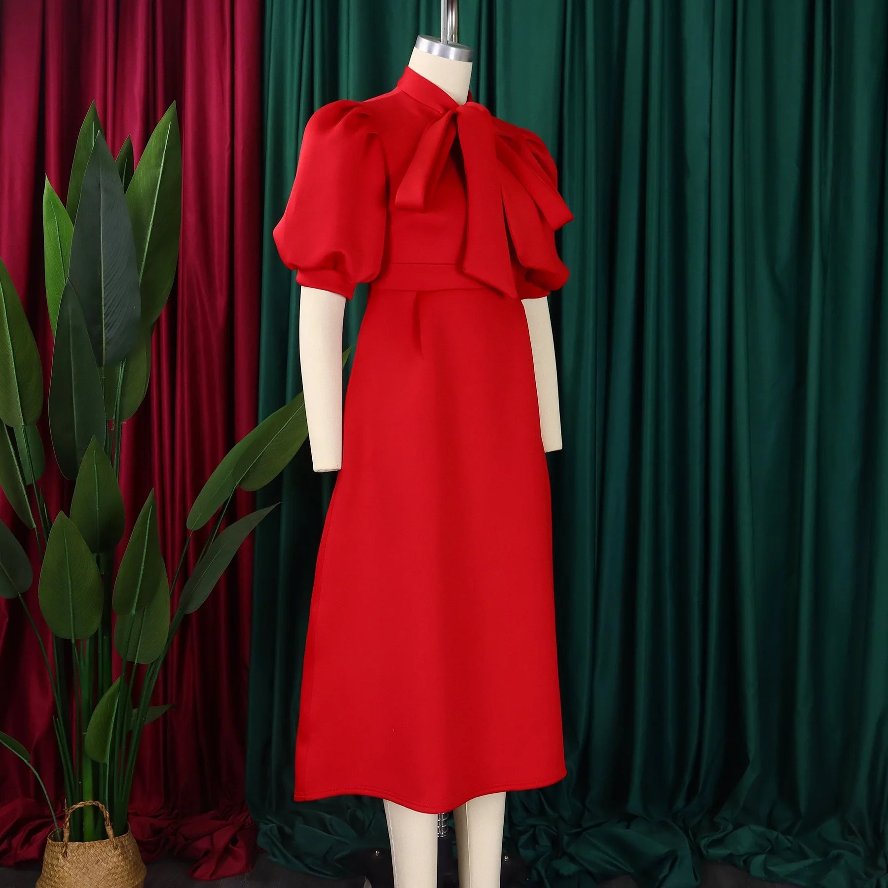 👑 QUEEN BOW — ROBE PLISSÉE À NŒUD SIGNATURE