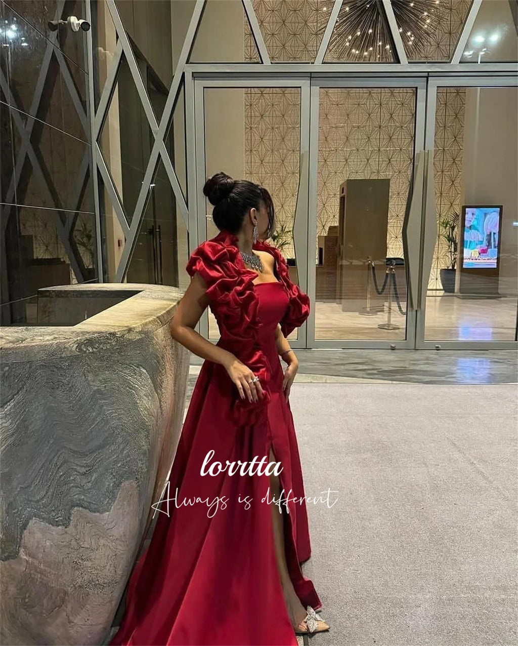 👑 QUEEN PRESTIGE — ROBE SATIN COL CARRÉ LONGUE