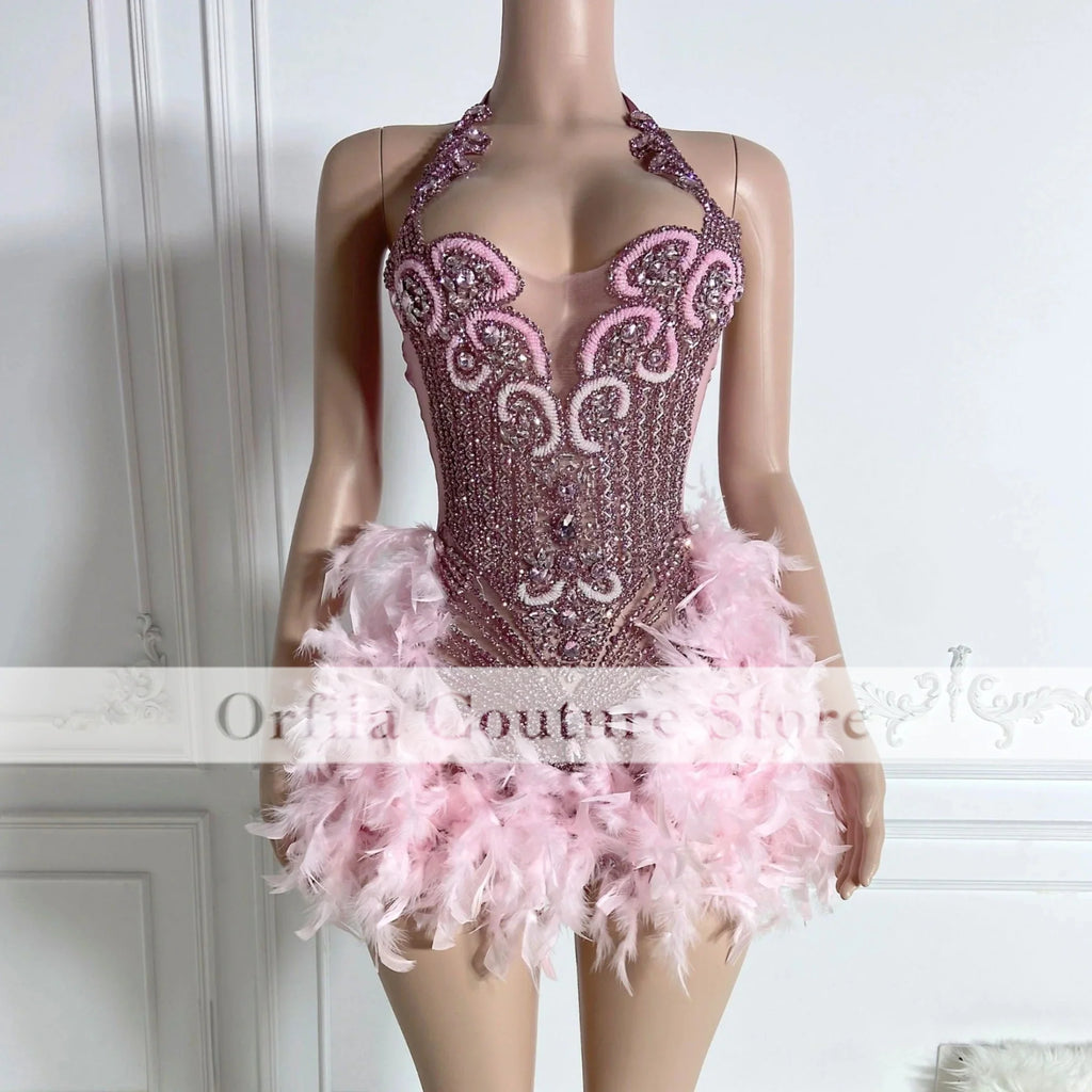 👑 QUEEN PLUME CRISTAL — ROBE DE SOIRÉE MINI SIRÈNE PLUMES & CRISTAUX