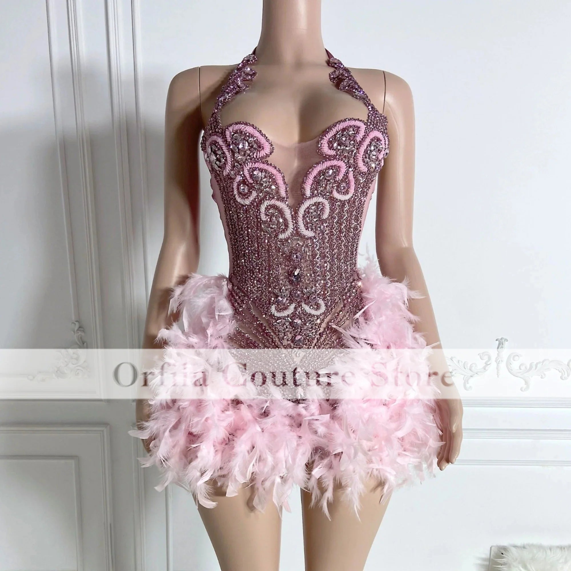 👑 QUEEN PLUME CRISTAL — ROBE DE SOIRÉE MINI SIRÈNE PLUMES & CRISTAUX