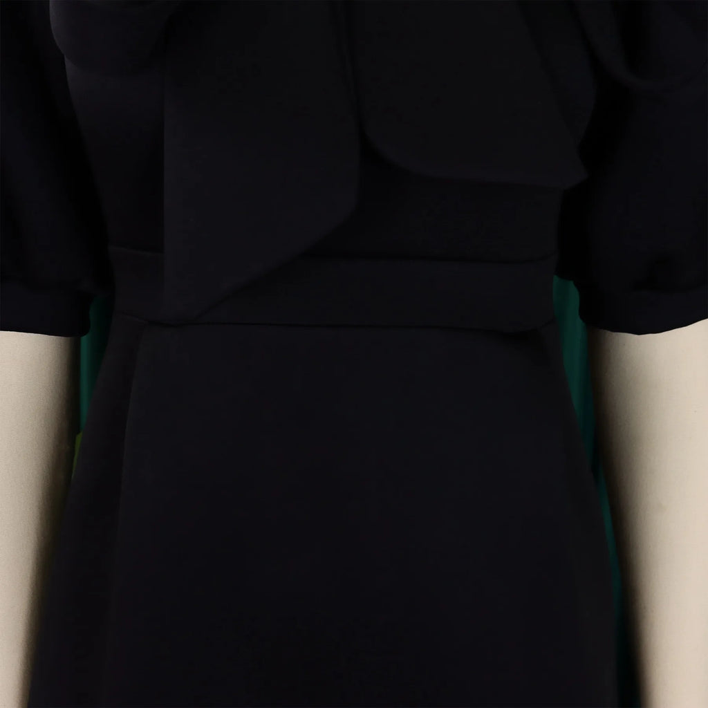 👑 QUEEN BOW — ROBE PLISSÉE À NŒUD SIGNATURE
