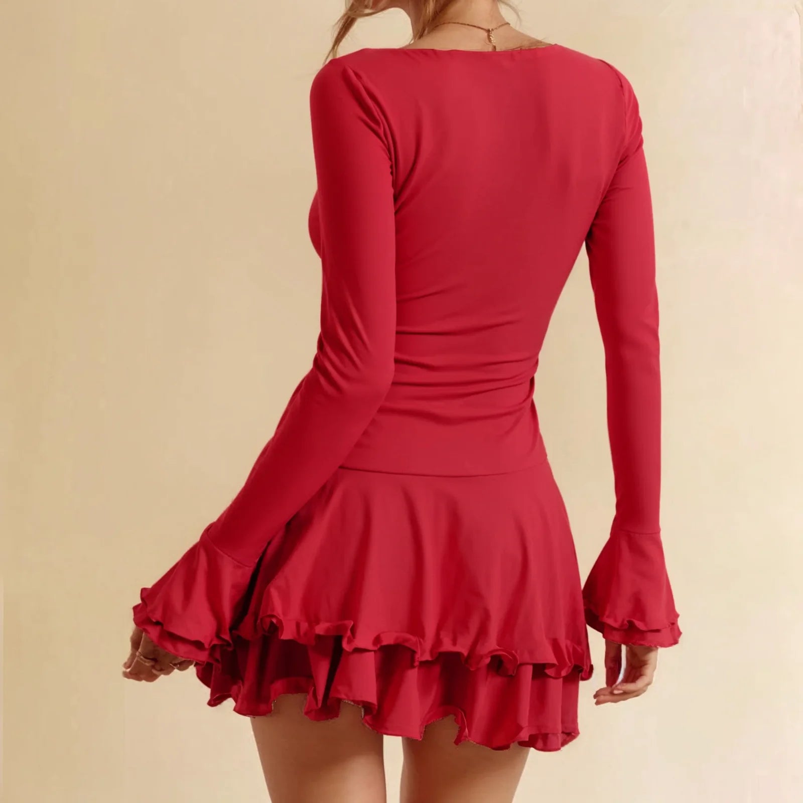 👑 Queen Volants Col V – Mini Robe Taille Haute