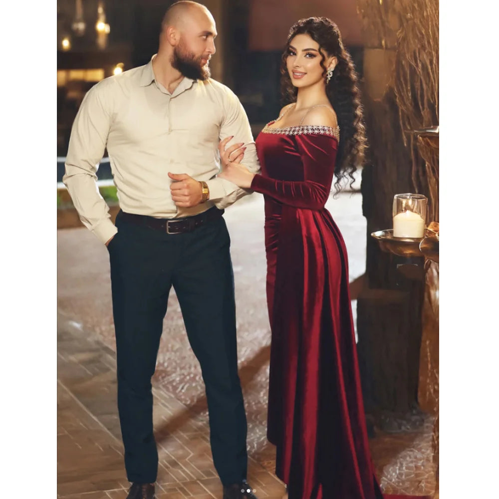 👑 QUEEN BORDEAUX ROYALE GOWN — ROBE LONGUE VELOURS ÉPAULE DÉNUDÉE FENTE LATÉRALE