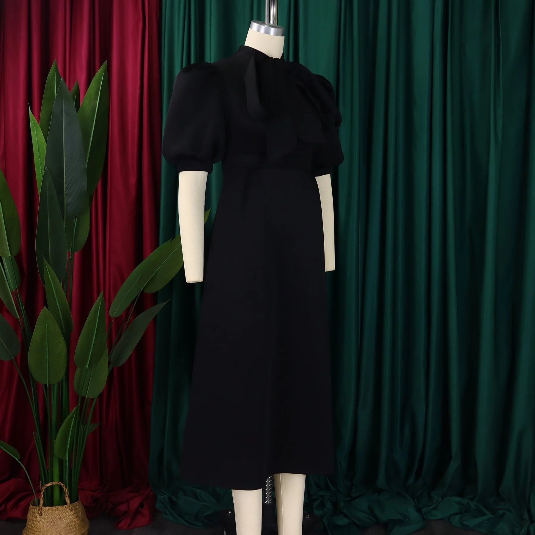 👑 QUEEN BOW — ROBE PLISSÉE À NŒUD SIGNATURE