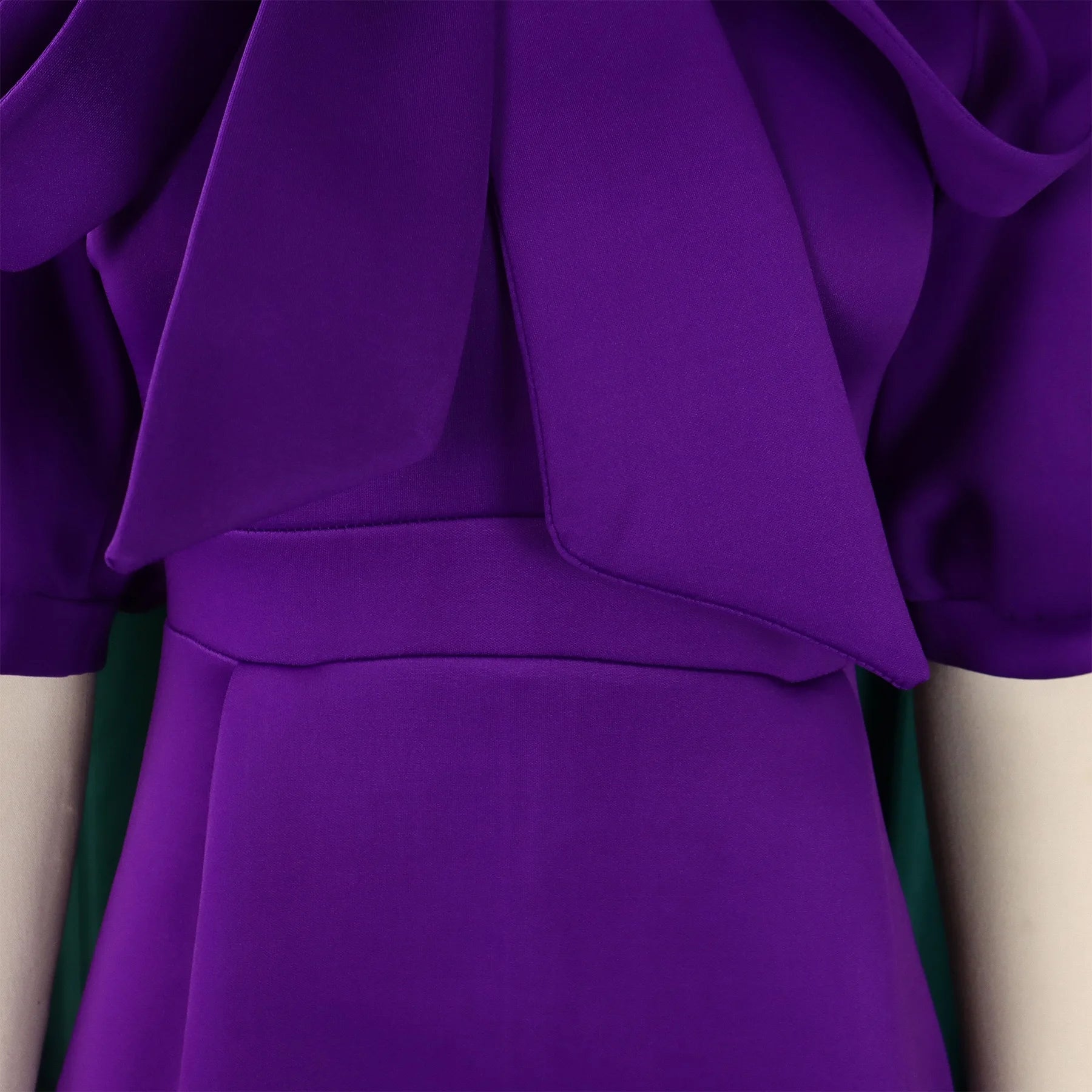 👑 QUEEN BOW — ROBE PLISSÉE À NŒUD SIGNATURE