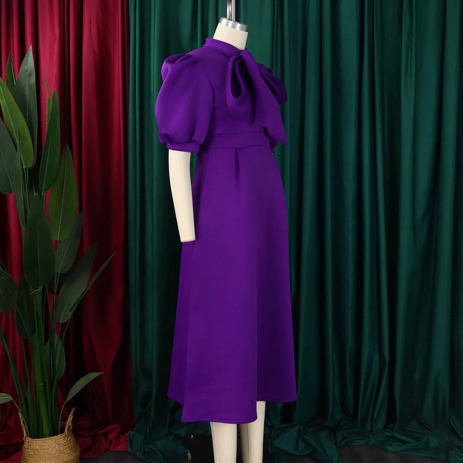 👑 QUEEN BOW — ROBE PLISSÉE À NŒUD SIGNATURE