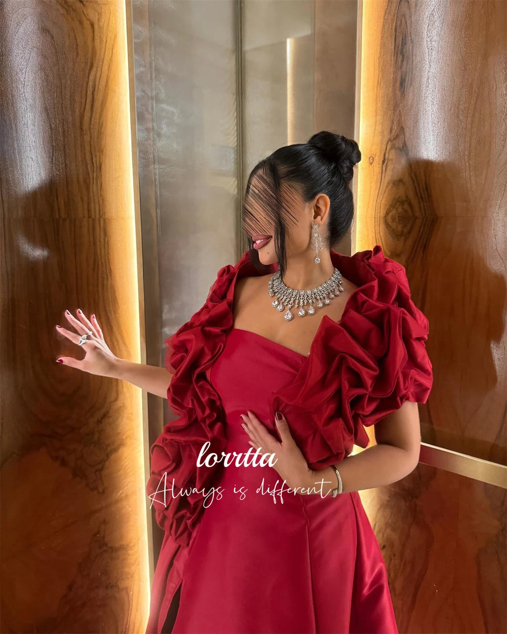 👑 QUEEN PRESTIGE — ROBE SATIN COL CARRÉ LONGUE
