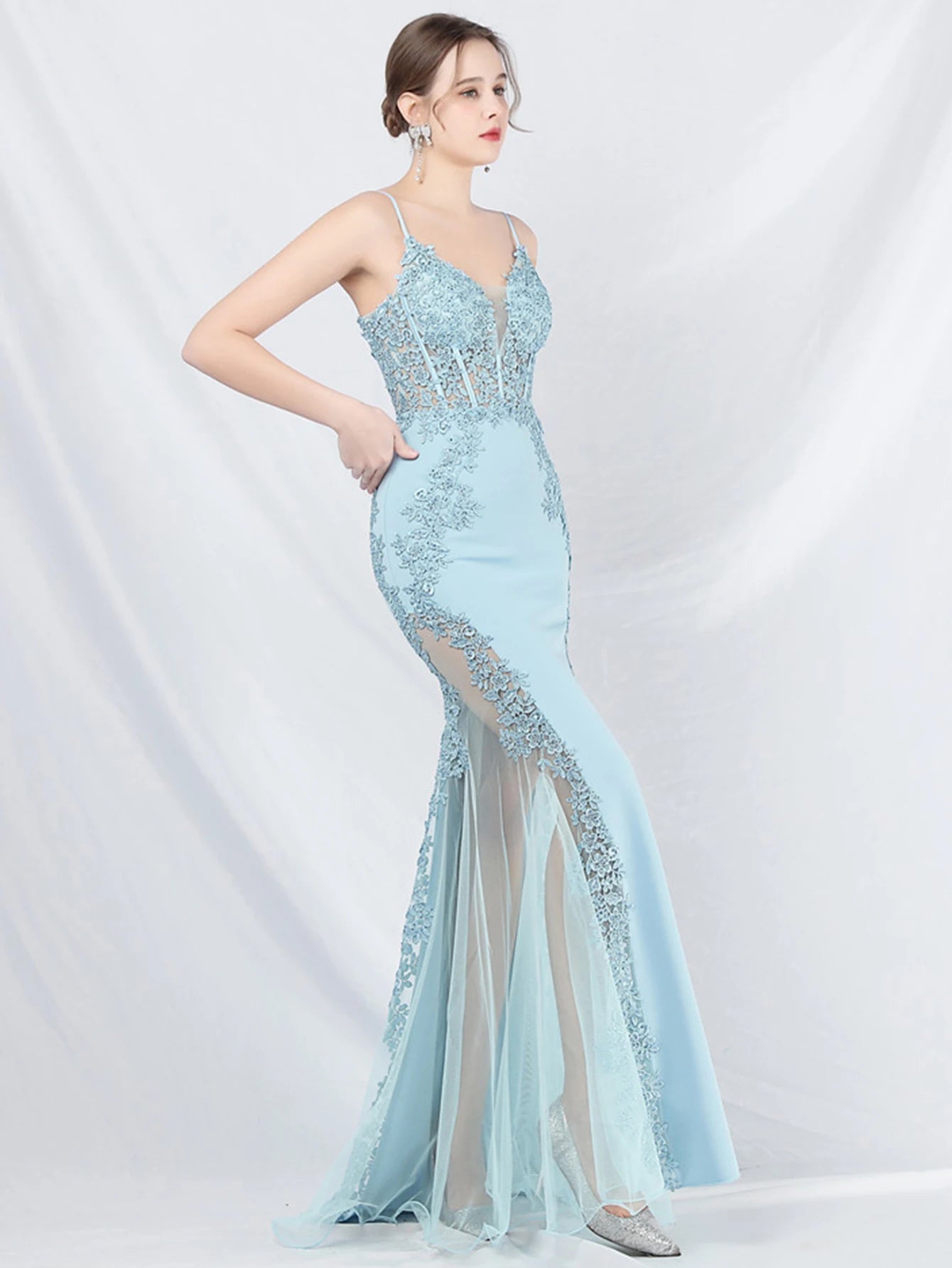 👑 QUEEN LACE MAXI DRESS — ROBE LONGUE DENTELLE TRANSPARENTE COL V BRETELLES SPAGHETTI SOIRÉE GALA