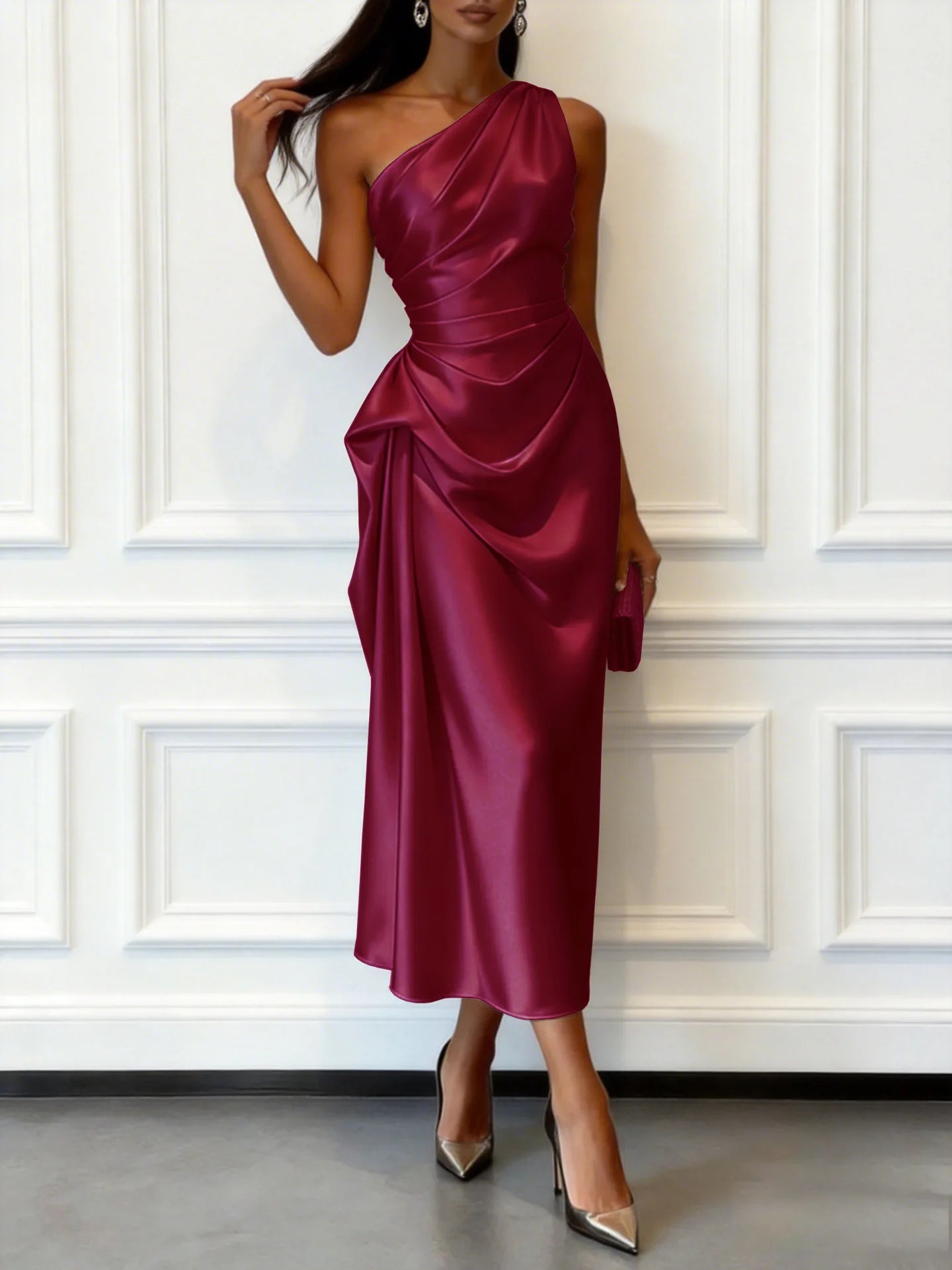 👑 QUEEN SATIN — ROBE STATEMENT DRAPÉE UNE ÉPAULE