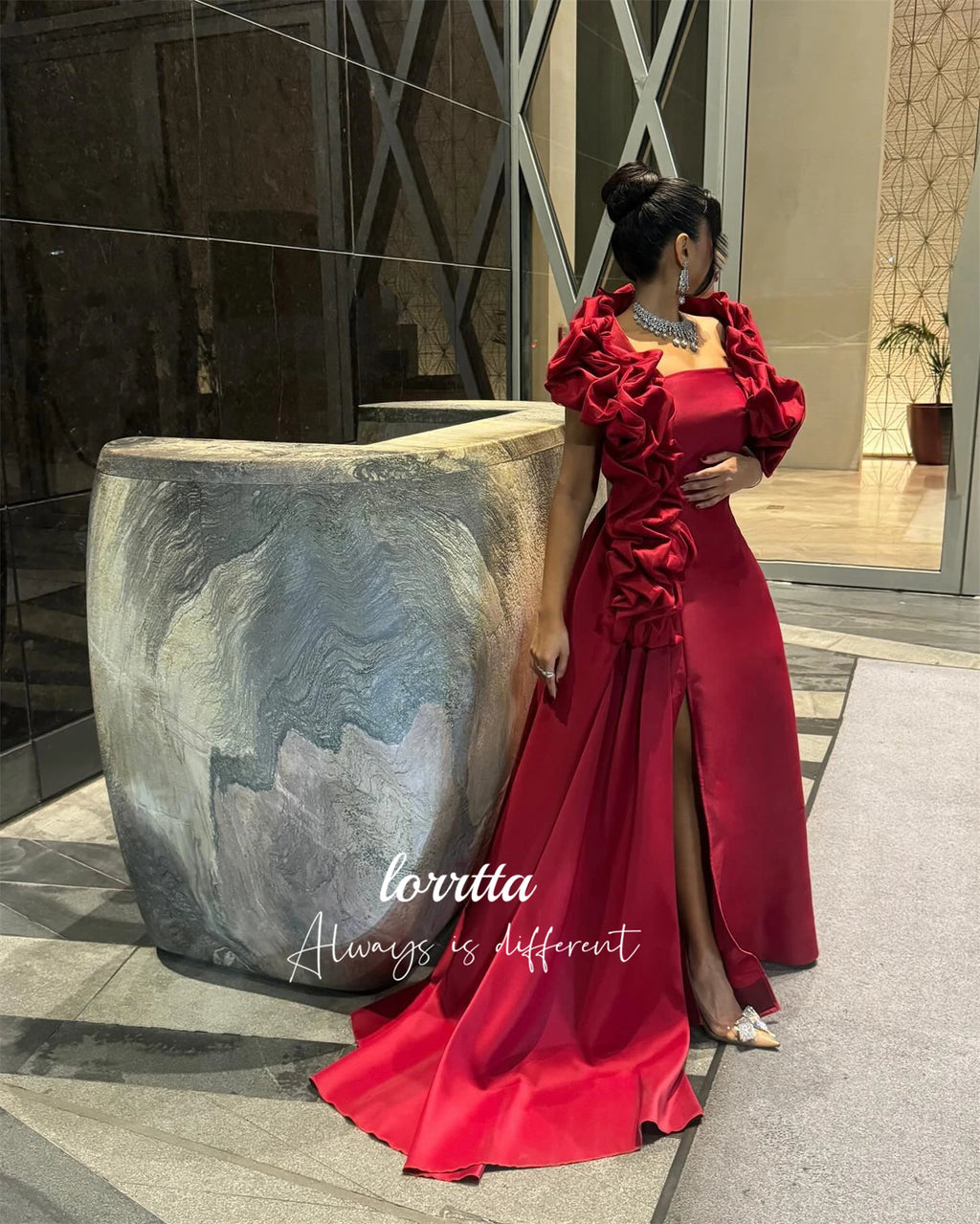 👑 QUEEN PRESTIGE — ROBE SATIN COL CARRÉ LONGUE
