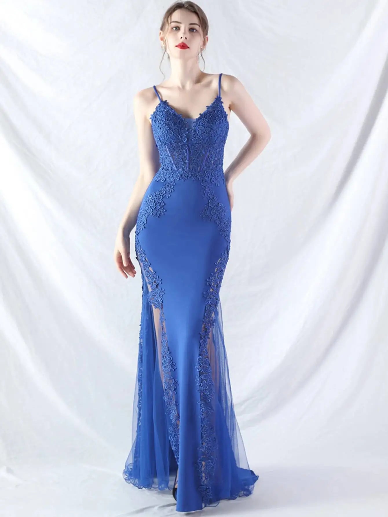 👑 QUEEN LACE MAXI DRESS — ROBE LONGUE DENTELLE TRANSPARENTE COL V BRETELLES SPAGHETTI SOIRÉE GALA