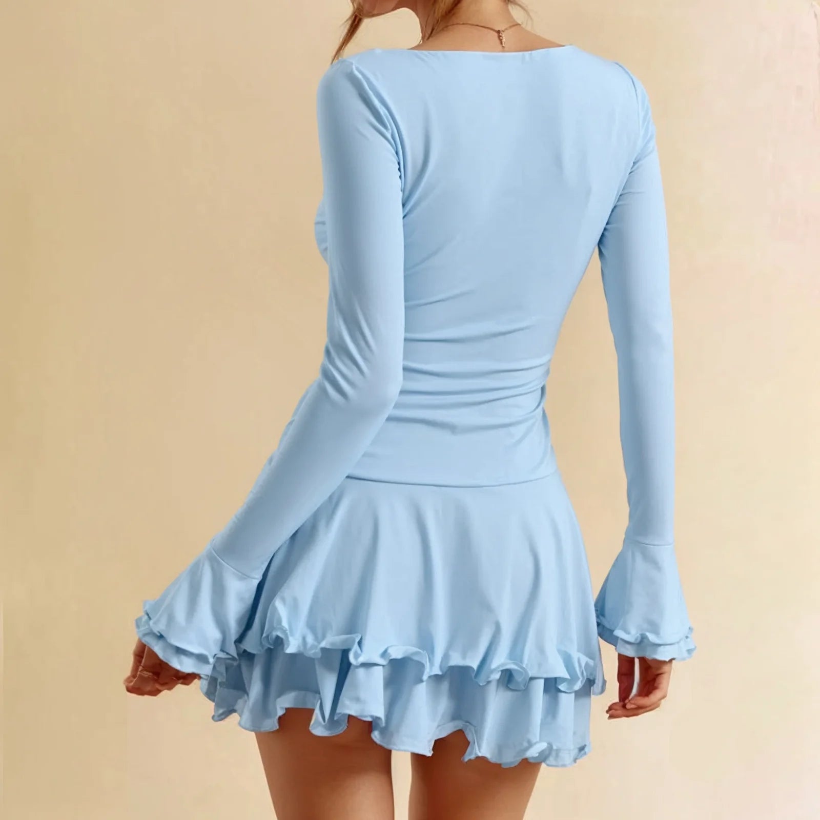 👑 Queen Volants Col V – Mini Robe Taille Haute