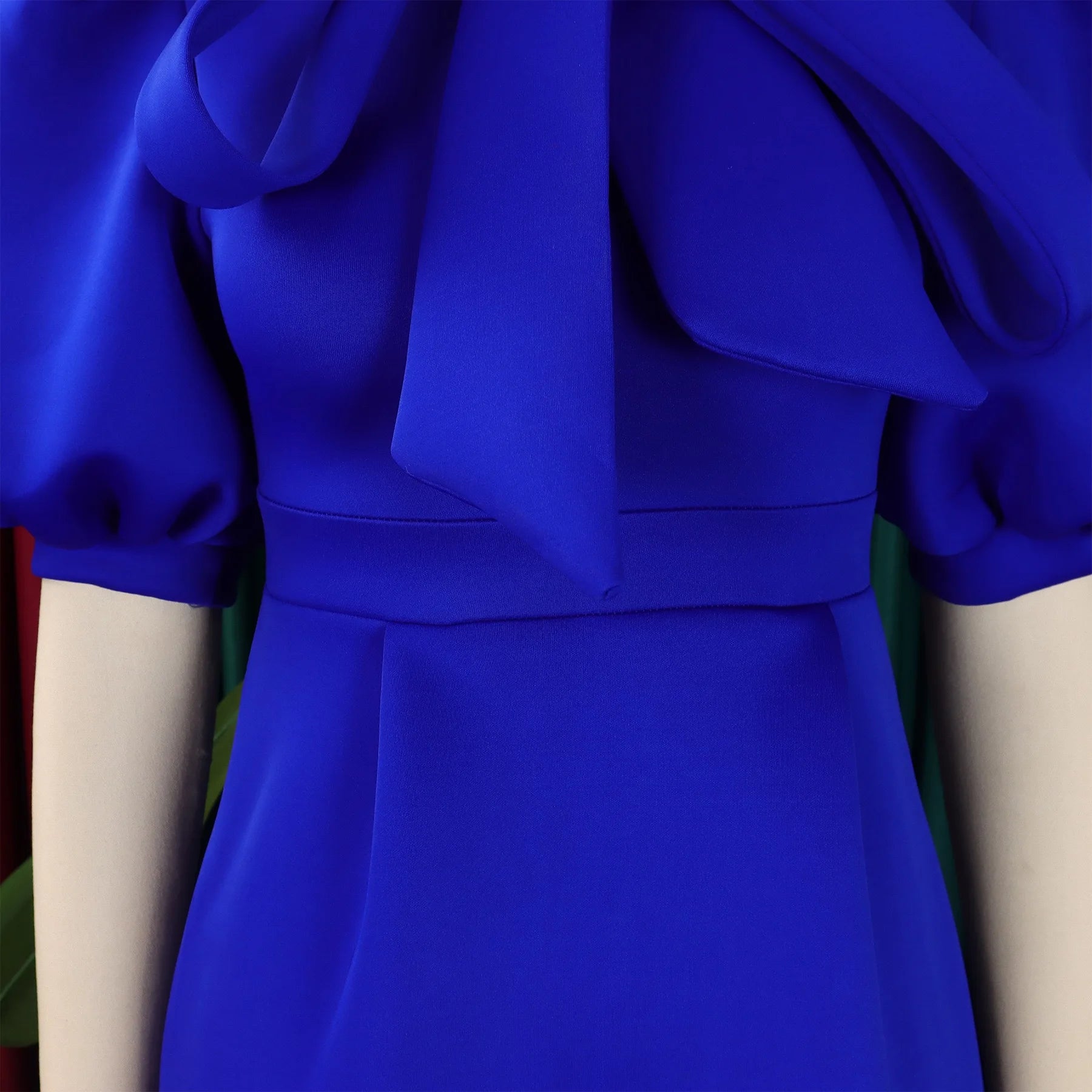 👑 QUEEN BOW — ROBE PLISSÉE À NŒUD SIGNATURE