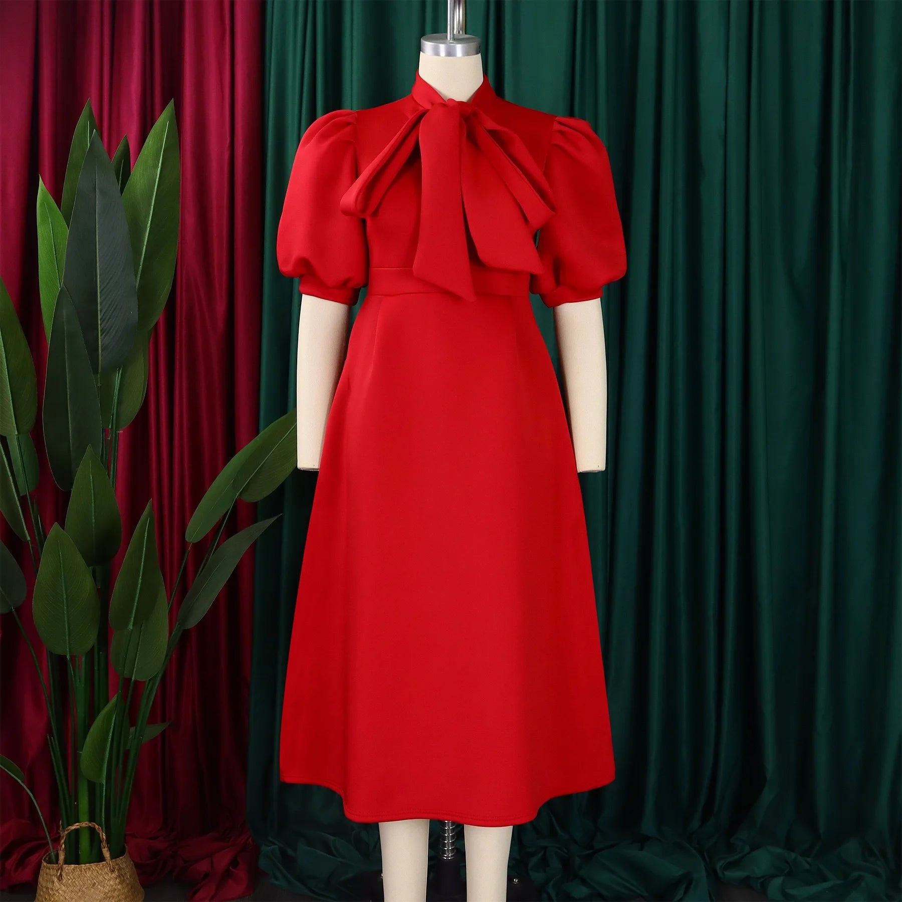 👑 QUEEN BOW — ROBE PLISSÉE À NŒUD SIGNATURE
