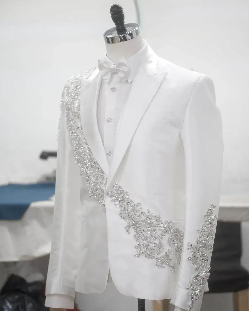 👑 KING CRYSTAL SUIT — COSTUME 2 PIÈCES COUTURE CRISTAUX & BRODERIES MARIAGE