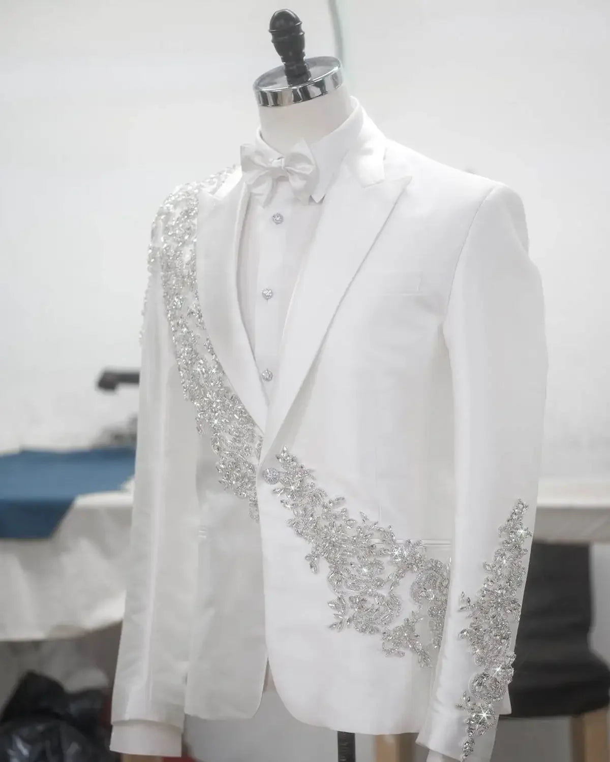 👑 KING CRYSTAL SUIT — COSTUME 2 PIÈCES COUTURE CRISTAUX & BRODERIES MARIAGE