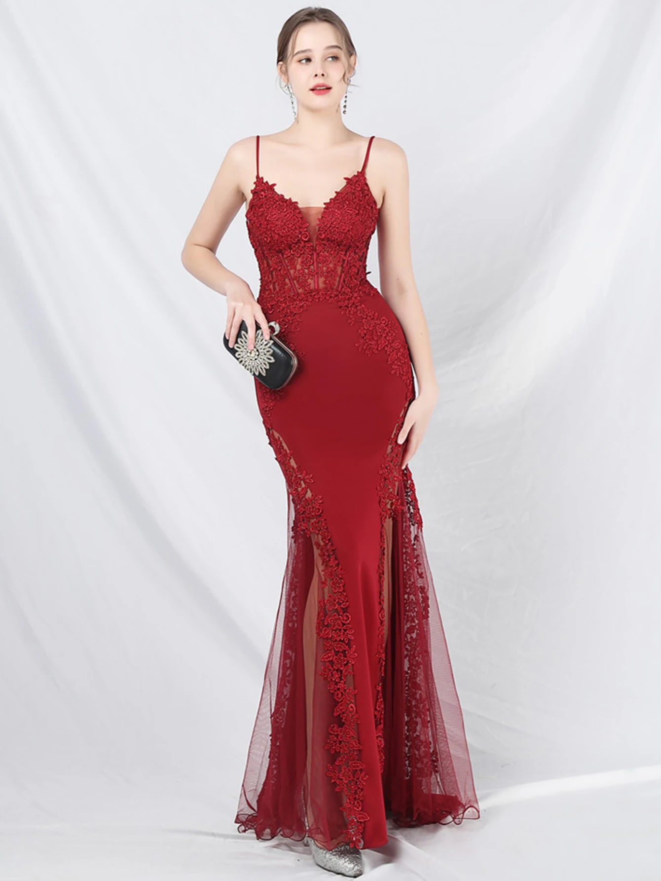 👑 QUEEN LACE MAXI DRESS — ROBE LONGUE DENTELLE TRANSPARENTE COL V BRETELLES SPAGHETTI SOIRÉE GALA