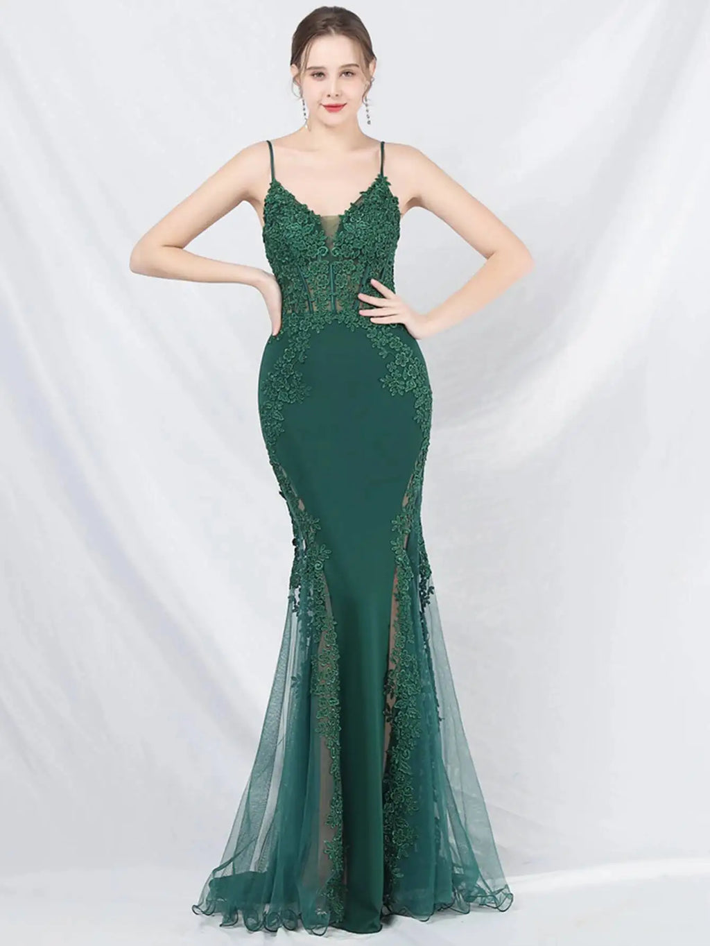 👑 QUEEN LACE MAXI DRESS — ROBE LONGUE DENTELLE TRANSPARENTE COL V BRETELLES SPAGHETTI SOIRÉE GALA