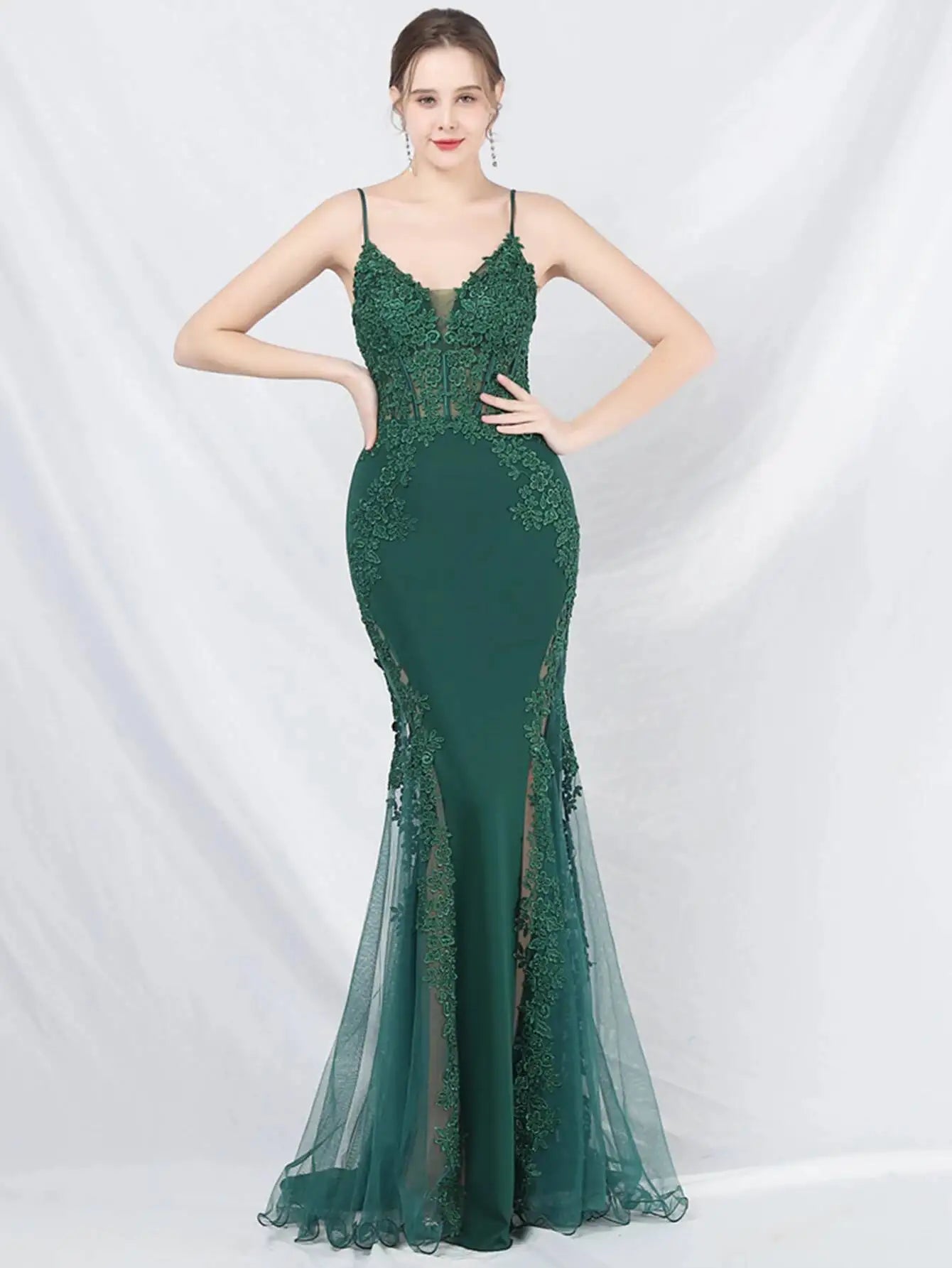 👑 QUEEN LACE MAXI DRESS — ROBE LONGUE DENTELLE TRANSPARENTE COL V BRETELLES SPAGHETTI SOIRÉE GALA