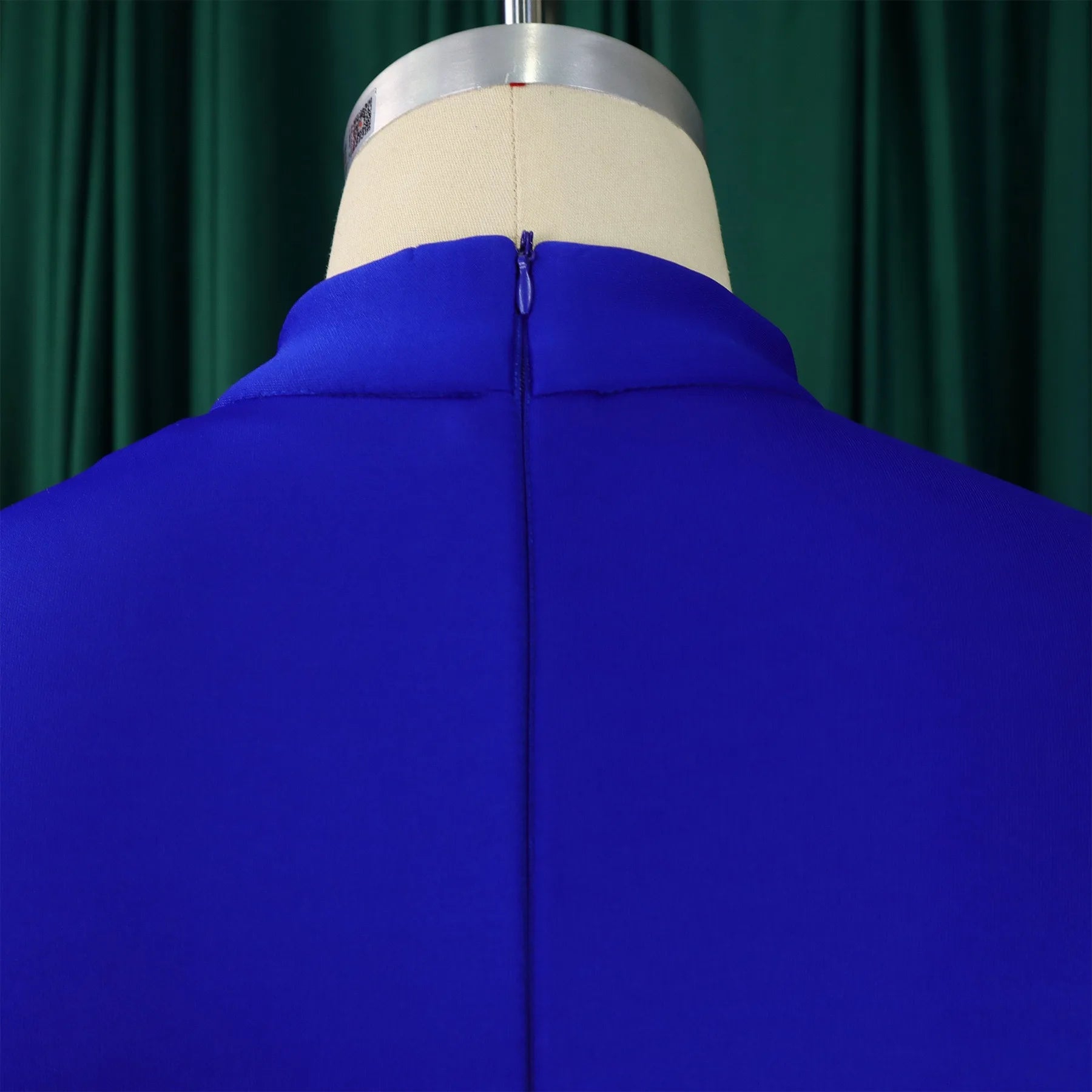 👑 QUEEN BOW — ROBE PLISSÉE À NŒUD SIGNATURE
