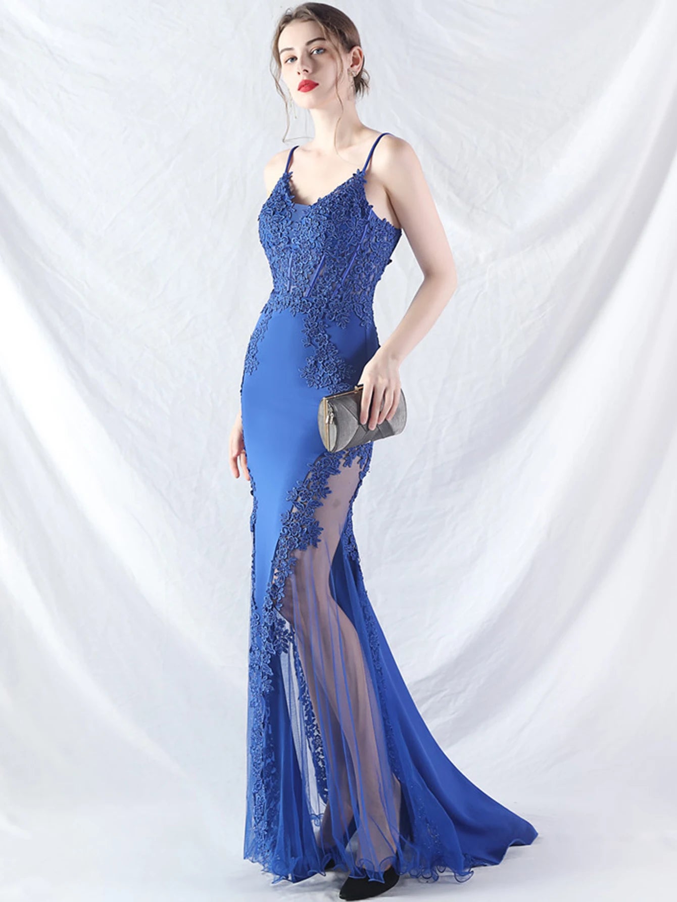 👑 QUEEN LACE MAXI DRESS — ROBE LONGUE DENTELLE TRANSPARENTE COL V BRETELLES SPAGHETTI SOIRÉE GALA