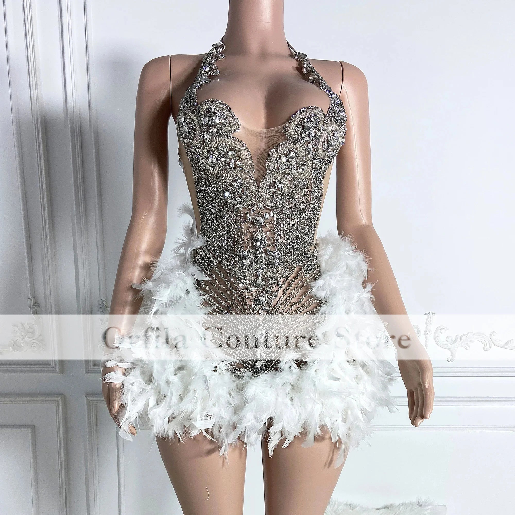 👑 QUEEN PLUME CRISTAL — ROBE DE SOIRÉE MINI SIRÈNE PLUMES & CRISTAUX