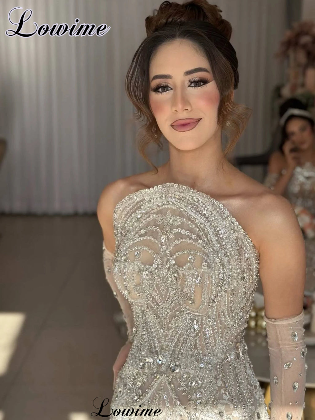 👑 QUEEN ELEGANCE — ROBE SIRÈNE PERLÉE HAUTE COUTURE À TRAÎNE BALAYAGE