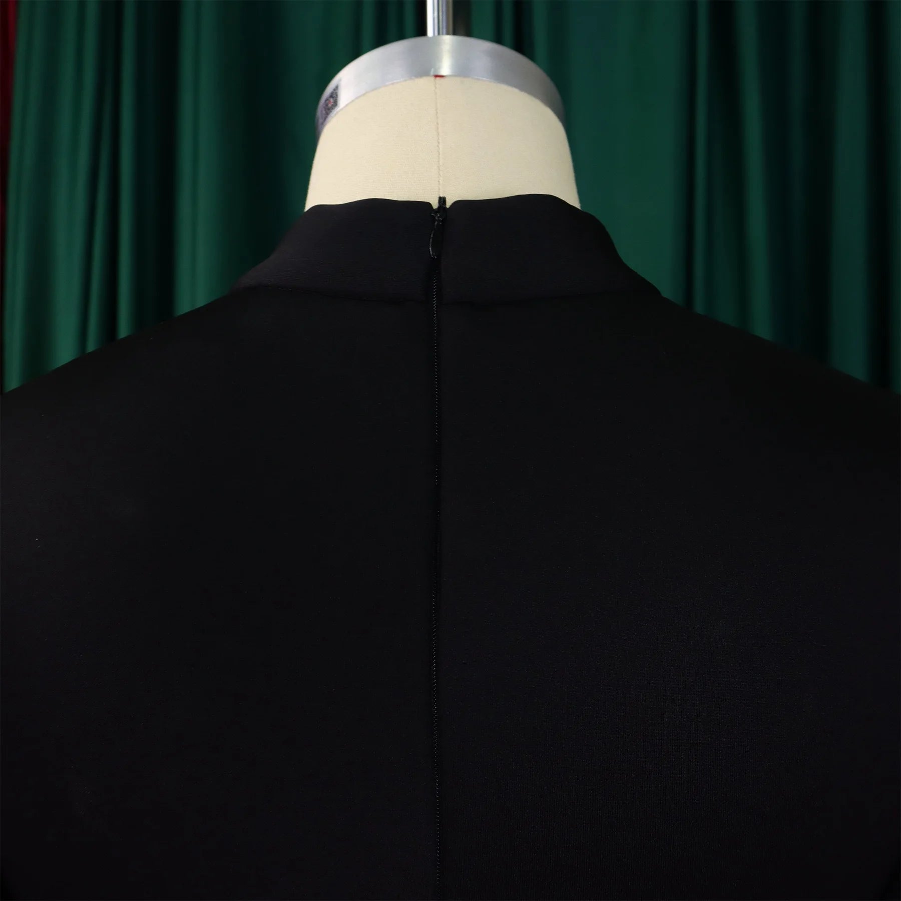 👑 QUEEN BOW — ROBE PLISSÉE À NŒUD SIGNATURE
