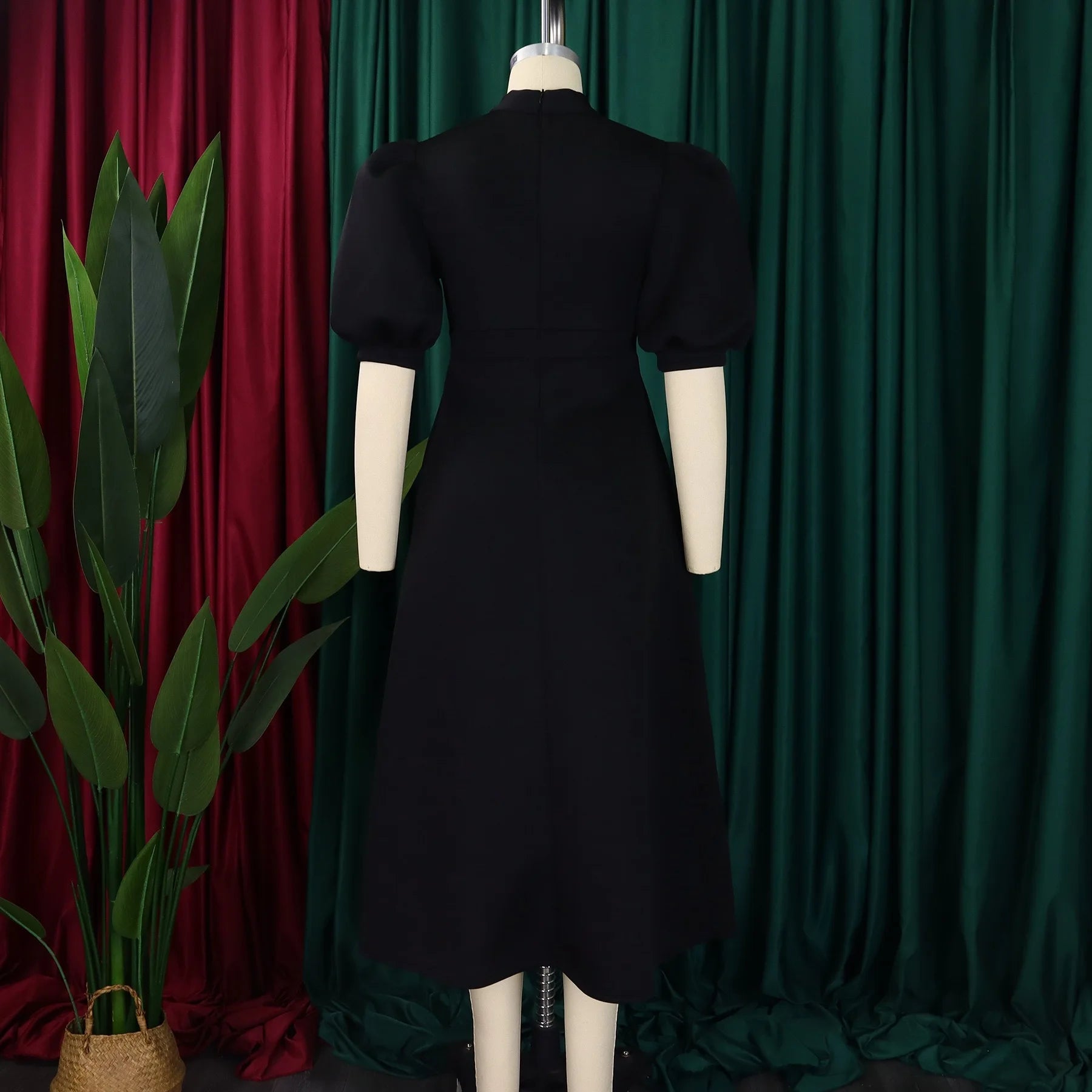 👑 QUEEN BOW — ROBE PLISSÉE À NŒUD SIGNATURE
