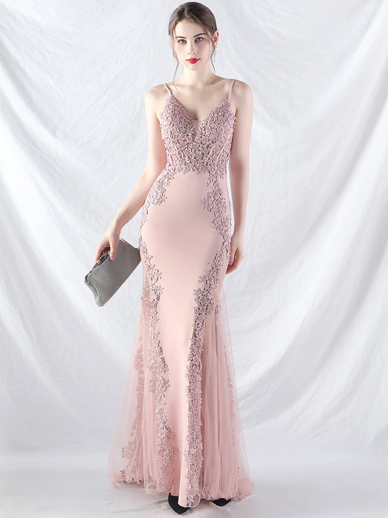 👑 QUEEN LACE MAXI DRESS — ROBE LONGUE DENTELLE TRANSPARENTE COL V BRETELLES SPAGHETTI SOIRÉE GALA
