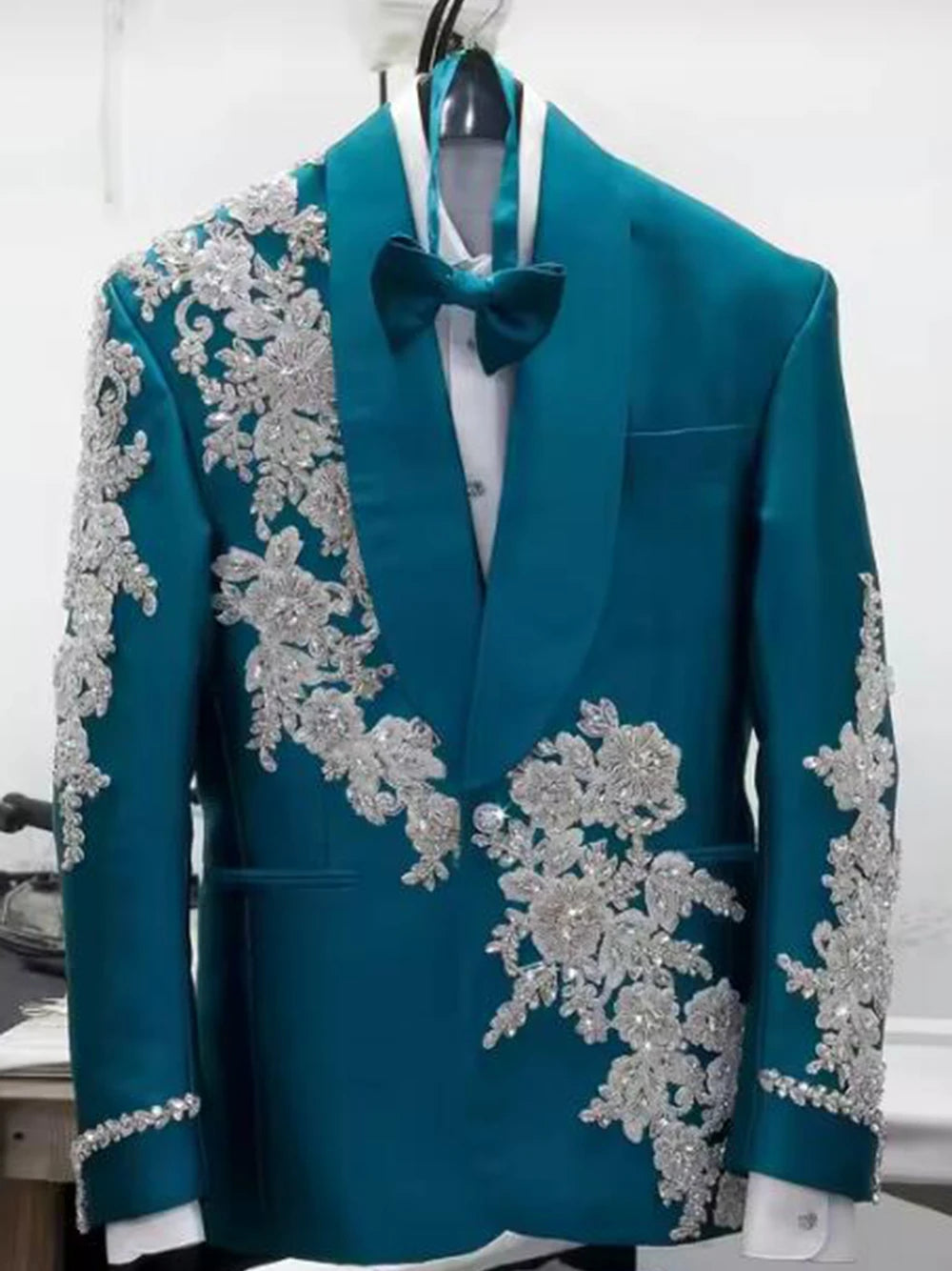 👑 KING CRYSTAL TUXEDO — COSTUME 2 PIÈCES COUTURE CRISTAUX & BRODERIES SUR MESURE