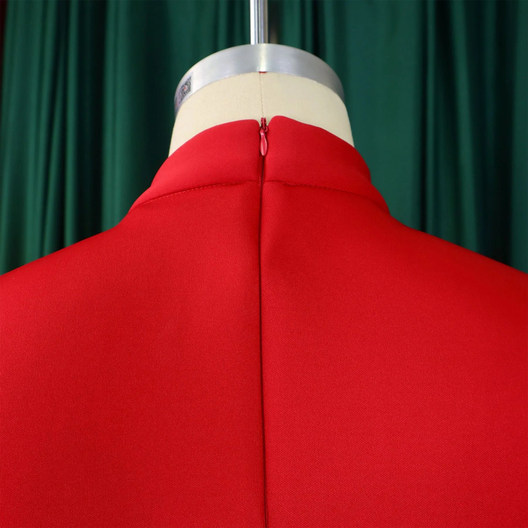 👑 QUEEN BOW — ROBE PLISSÉE À NŒUD SIGNATURE
